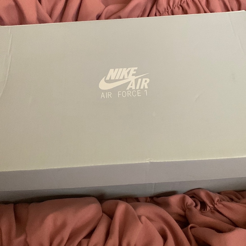 I am selling white Low top Nike air forces they are a 8 in womens.
